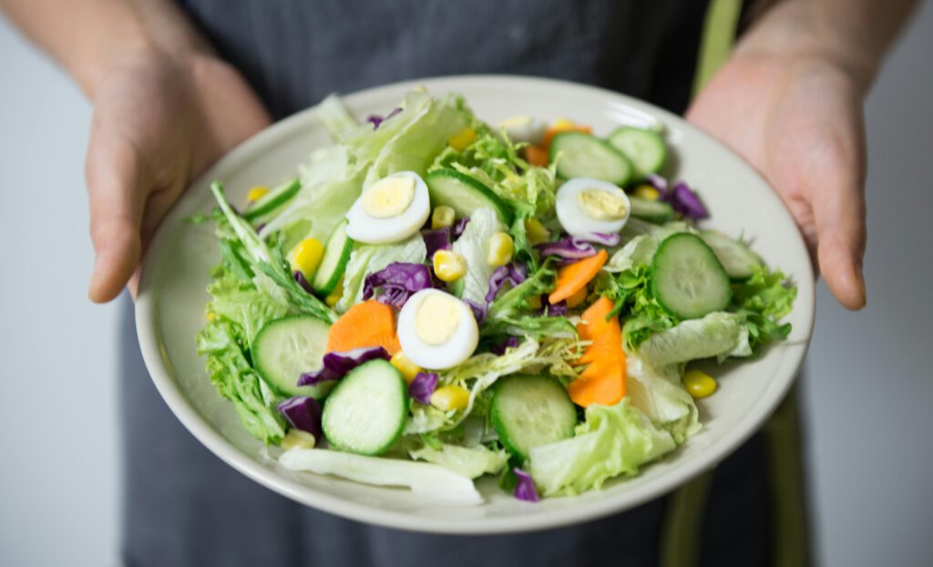 Gezonde voeding helpt om fit en vitaal te blijven bij nachtdiensten.